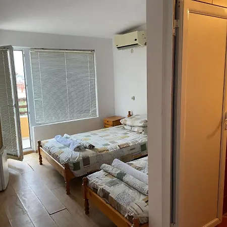 Orange House Gæstehus 3*